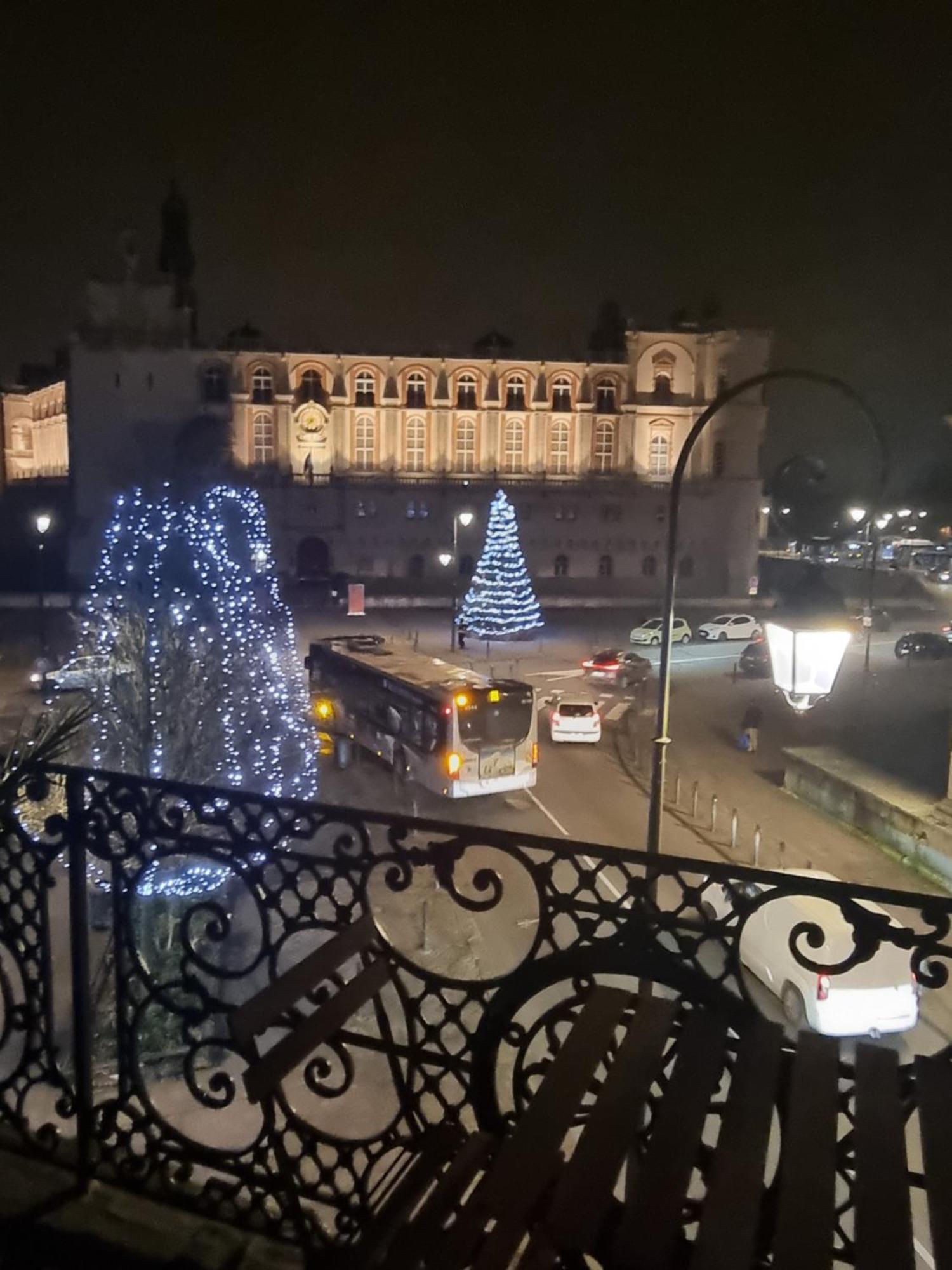 Face Chateau St Germain En Laye, Appartement 4 A 6 Personnes, 23 Min De Paris Champs-Elysees Сен-Жермен-ан-Ле Экстерьер фото